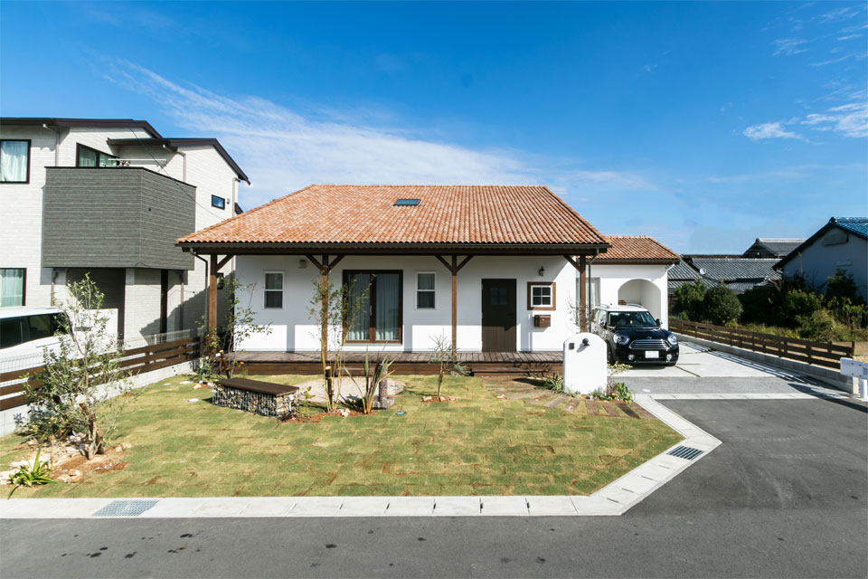 暮らしを楽しむ30坪の片流れ屋根の家