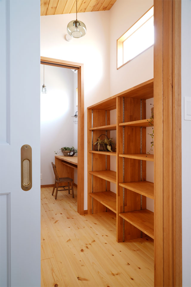 暮らしを楽しむ30坪の片流れ屋根の家