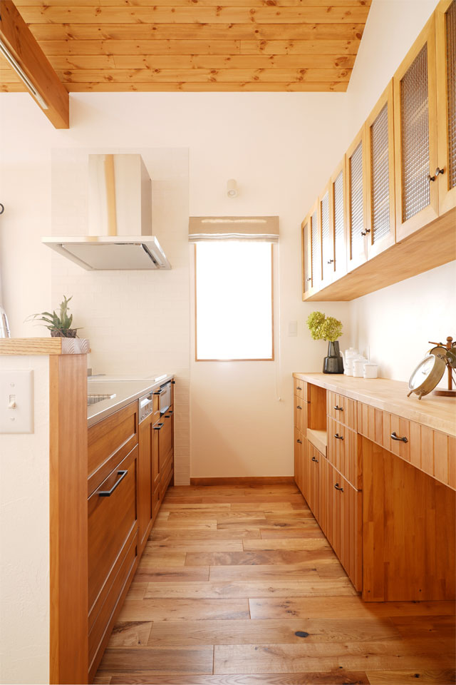 暮らしを楽しむ30坪の片流れ屋根の家