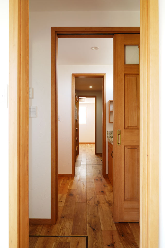 暮らしを楽しむ30坪の片流れ屋根の家