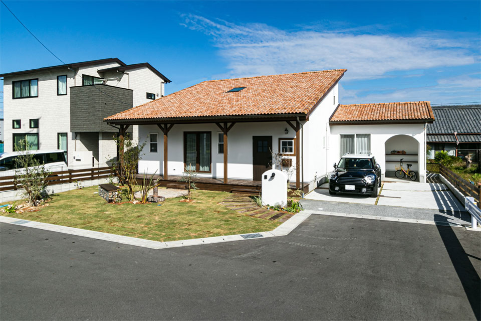 暮らしを楽しむ30坪の片流れ屋根の家