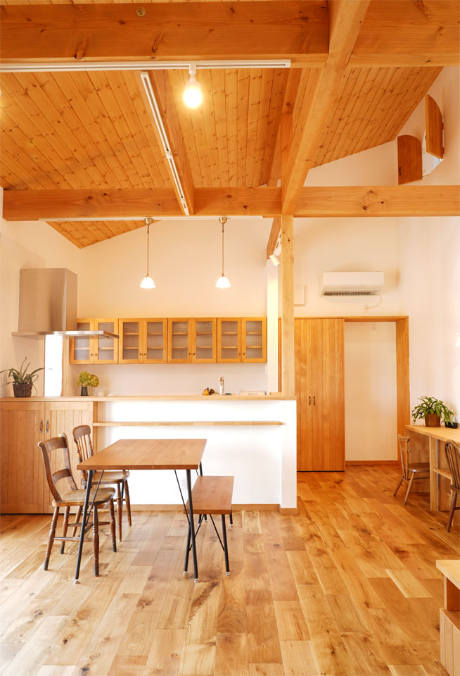 暮らしを楽しむ30坪の片流れ屋根の家