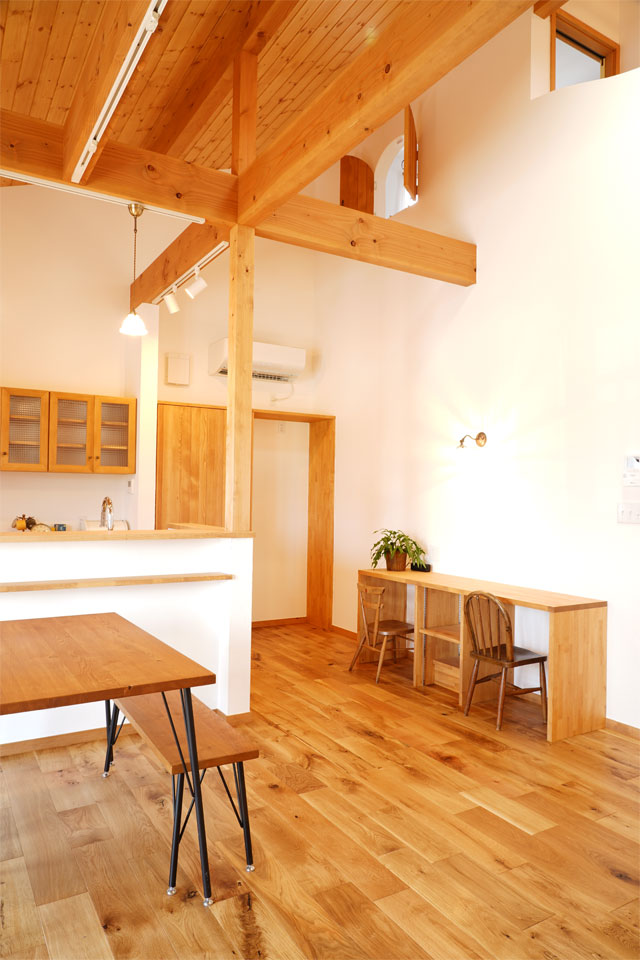 暮らしを楽しむ30坪の片流れ屋根の家