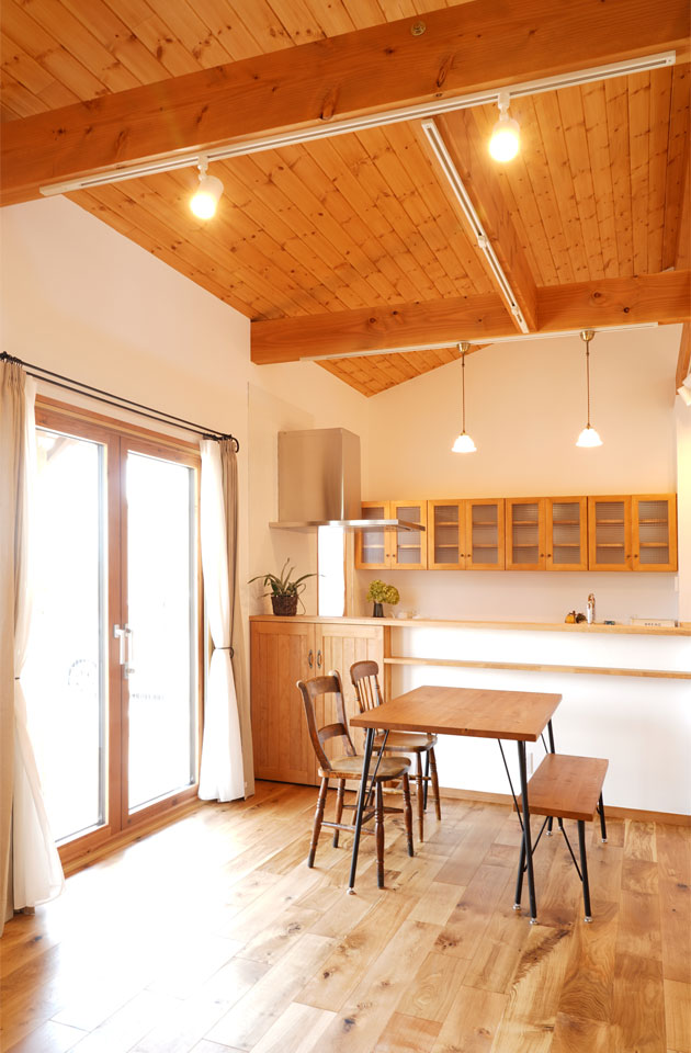 暮らしを楽しむ30坪の片流れ屋根の家