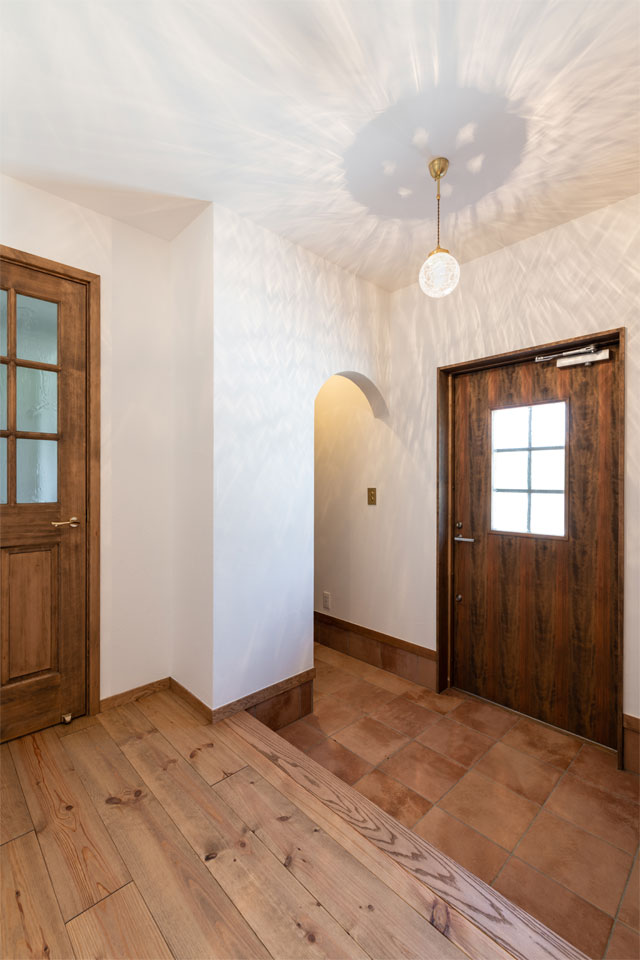 スウェーデン製木製窓の似合う家