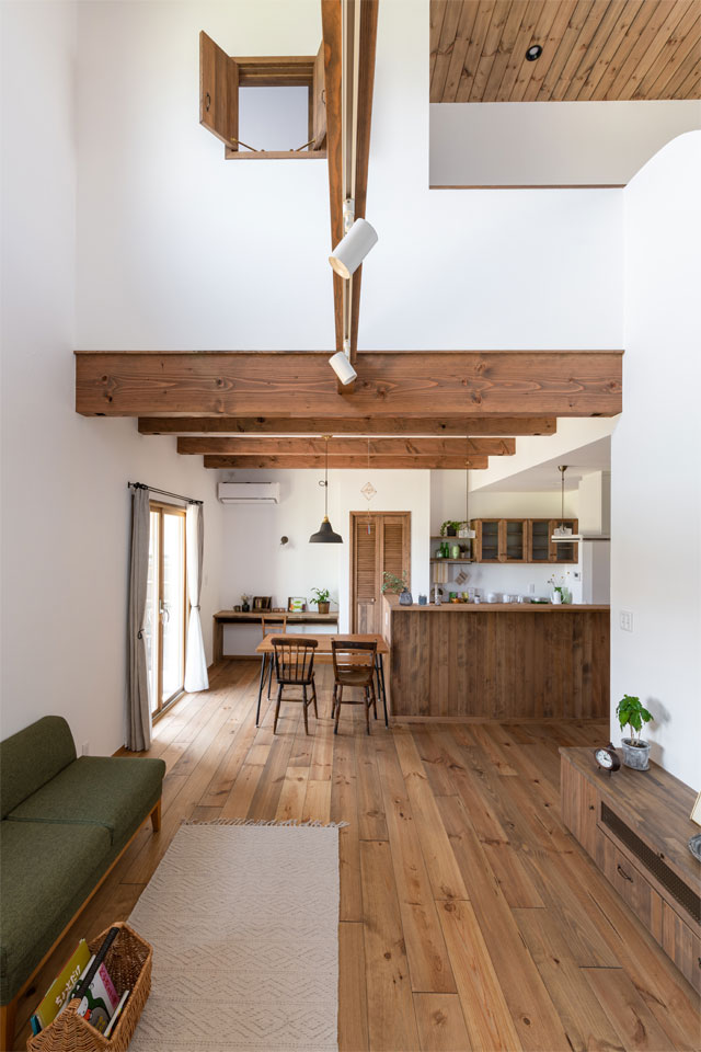 スウェーデン製木製窓の似合う家