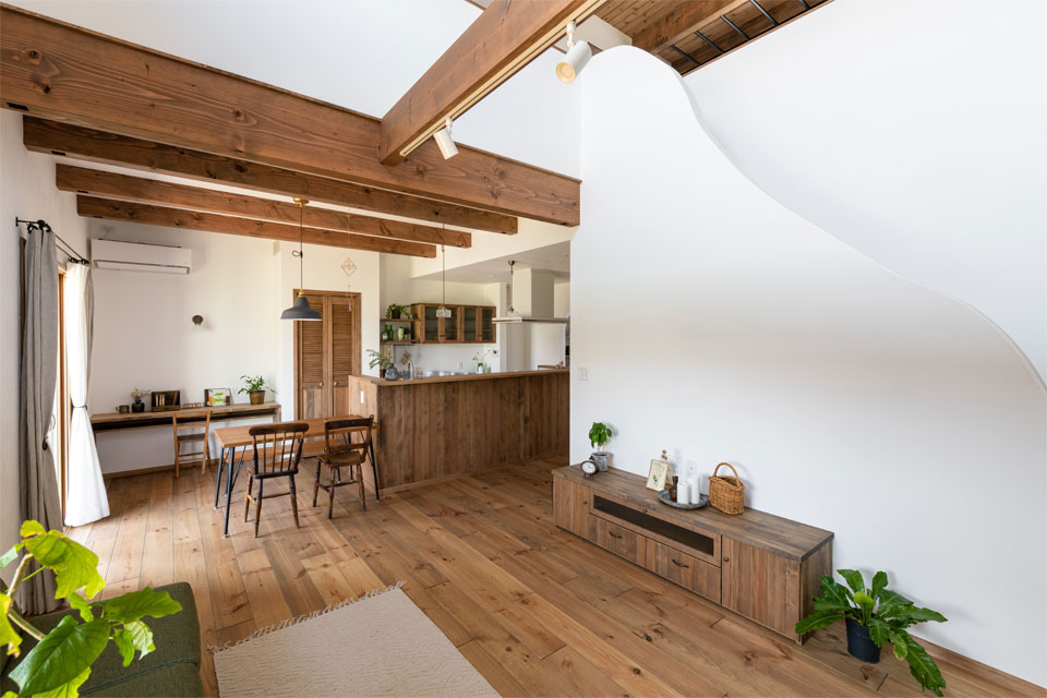 スウェーデン製木製窓の似合う家