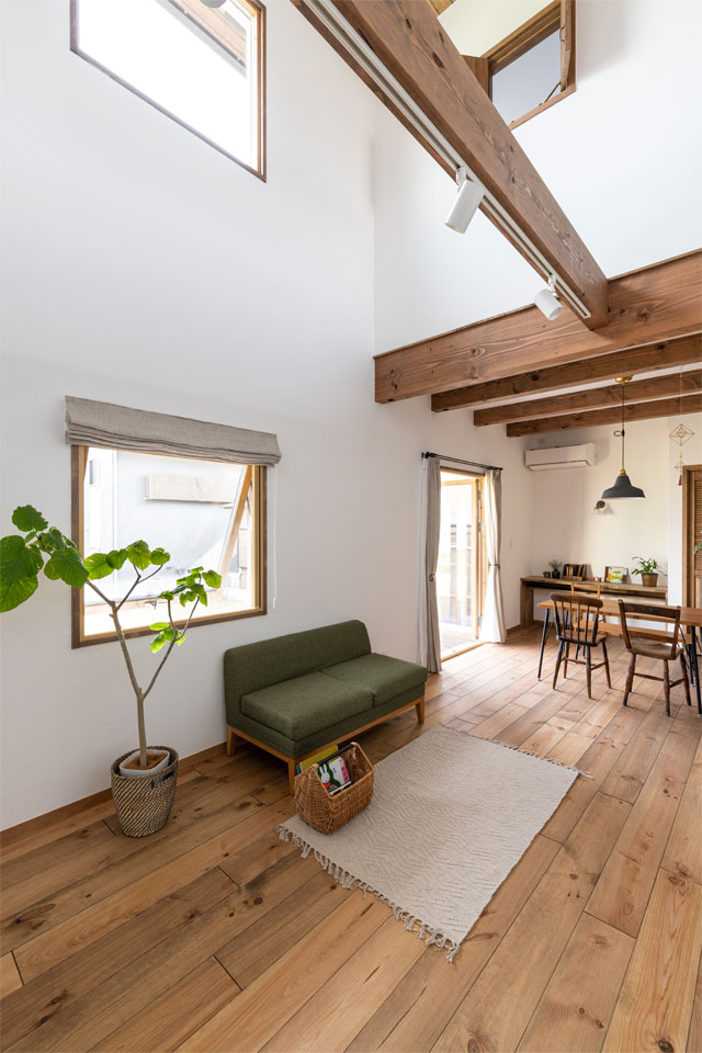 スウェーデン製木製窓の似合う家