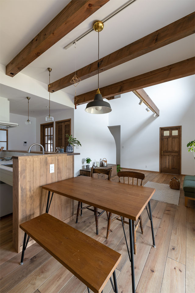 スウェーデン製木製窓の似合う家