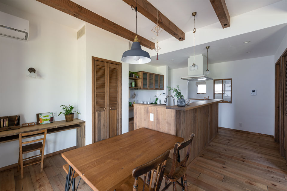 スウェーデン製木製窓の似合う家