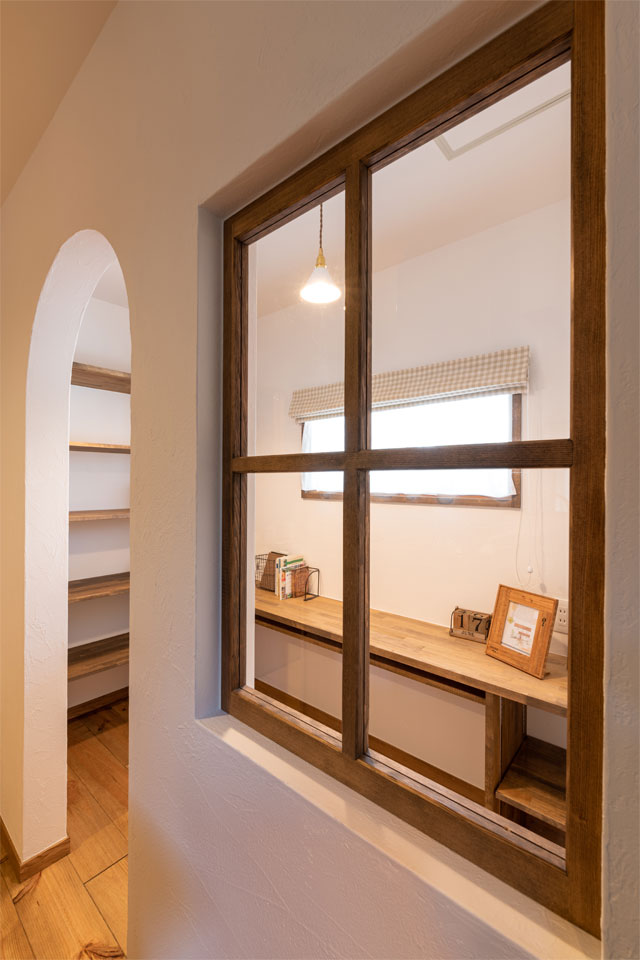 スウェーデン製木製窓の似合う家