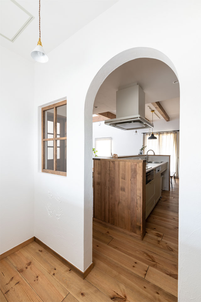 スウェーデン製木製窓の似合う家