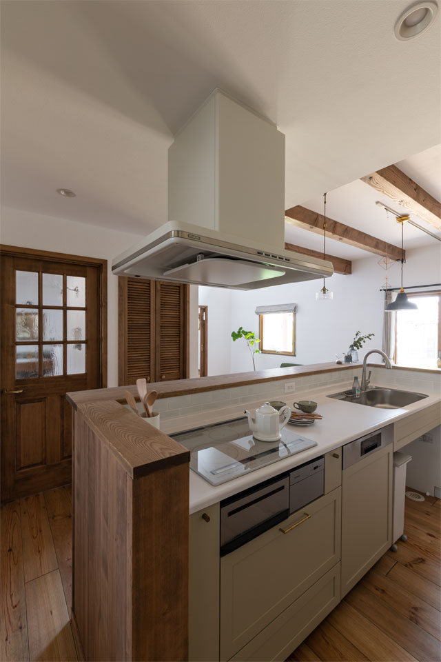 スウェーデン製木製窓の似合う家