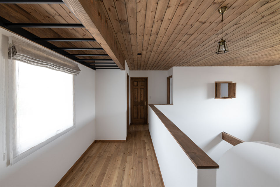 スウェーデン製木製窓の似合う家