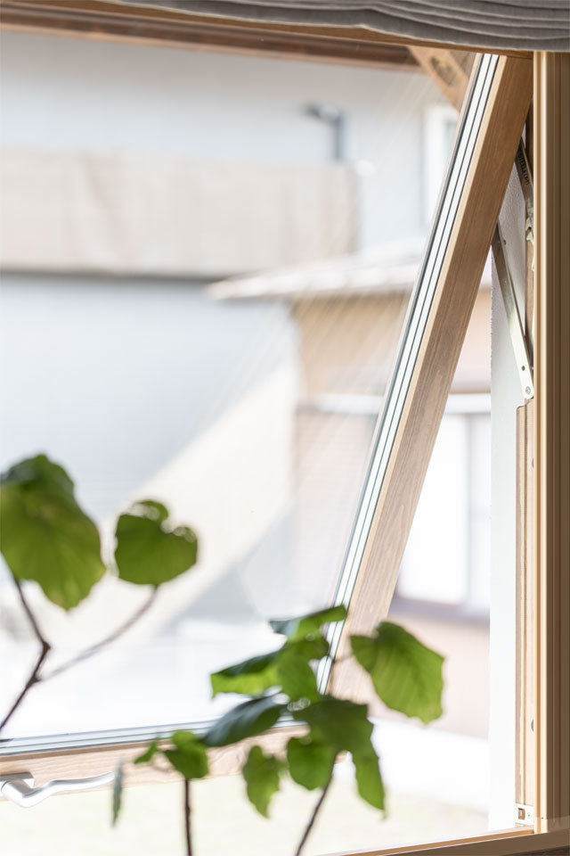 スウェーデン製木製窓の似合う家