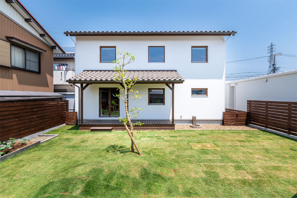 スウェーデン製木製窓の似合う家