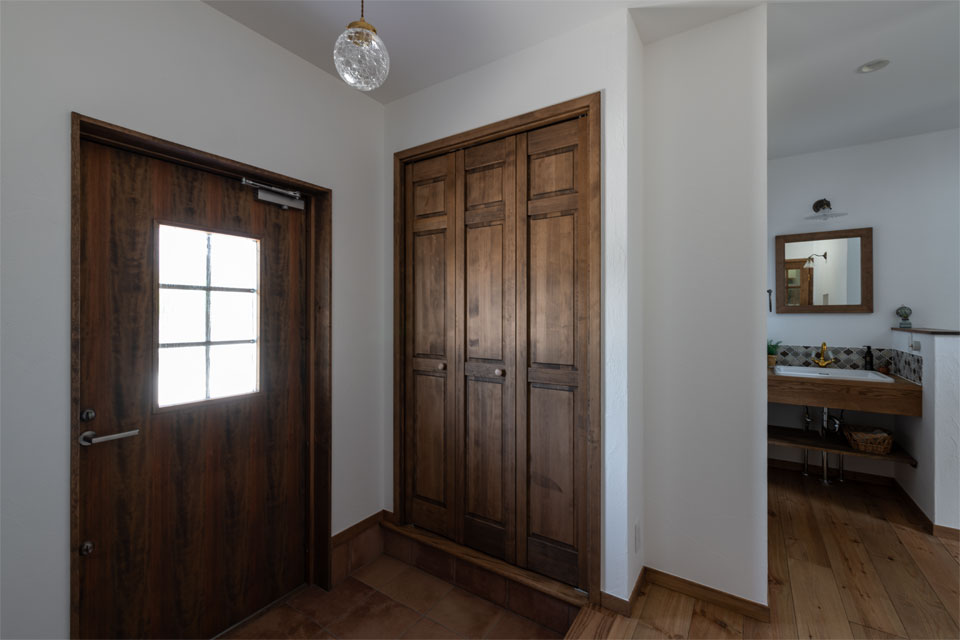 スウェーデン製木製窓の似合う家