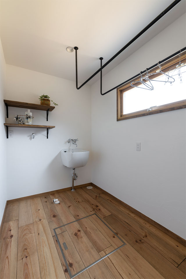 スウェーデン製木製窓の似合う家