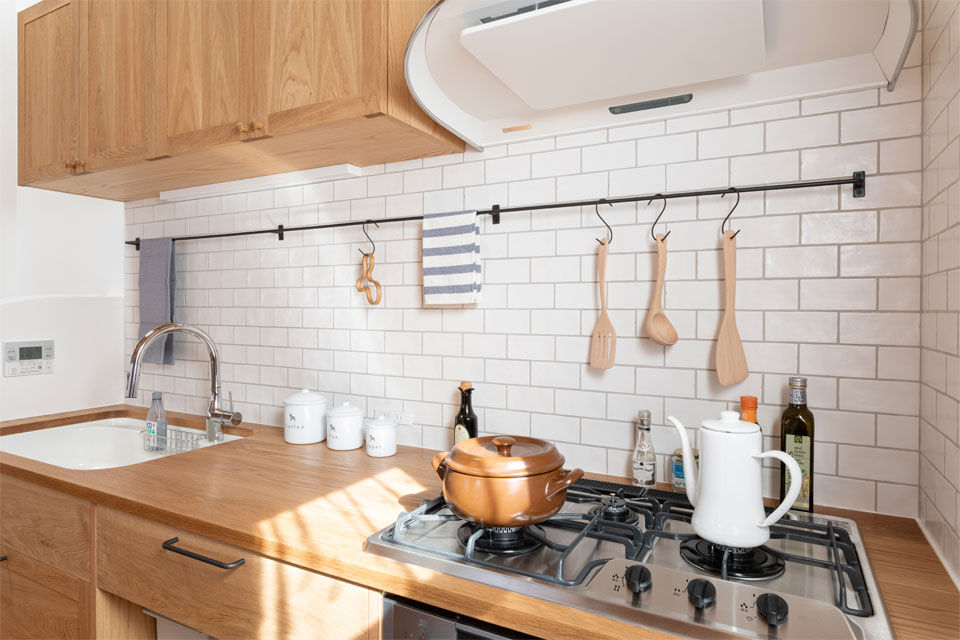 天然木キッチンの映える家