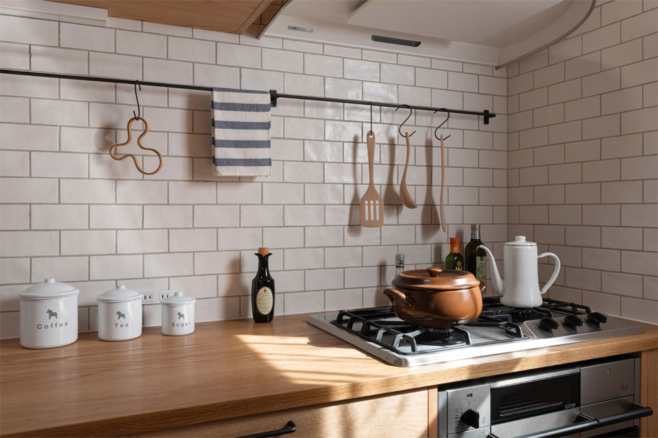 天然木キッチンの映える家