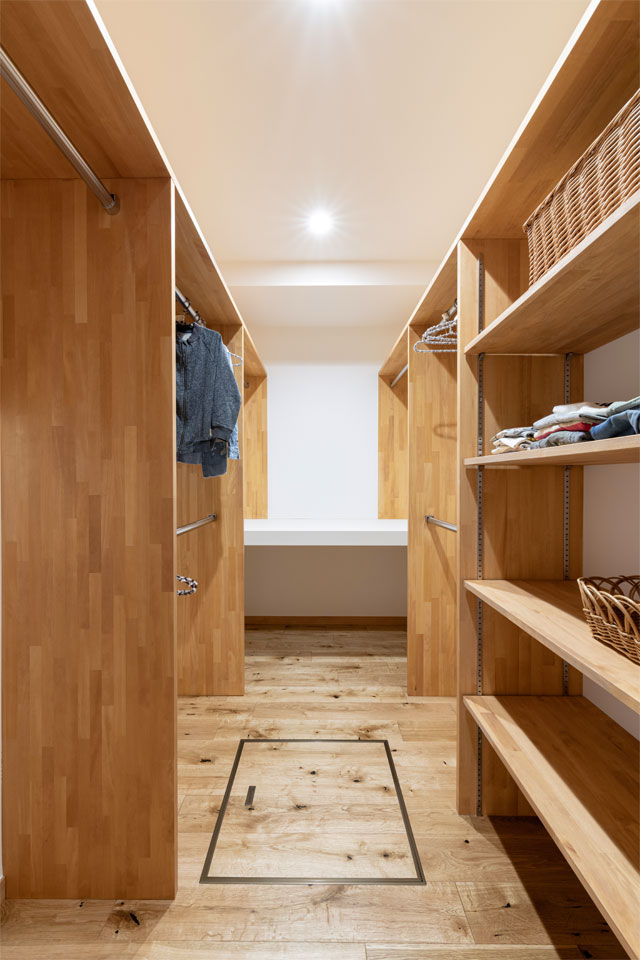 天然木キッチンの映える家