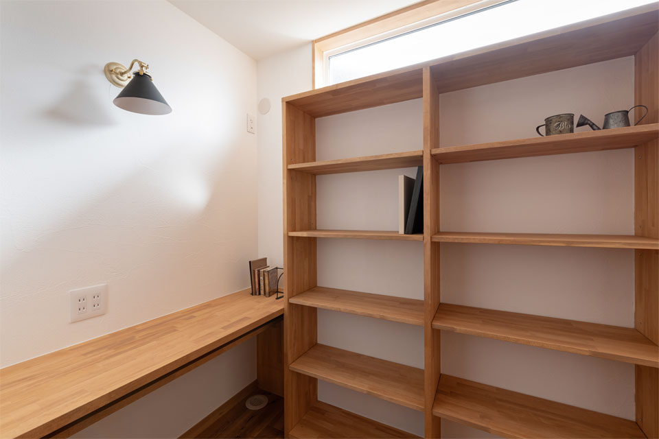 天然木キッチンの映える家