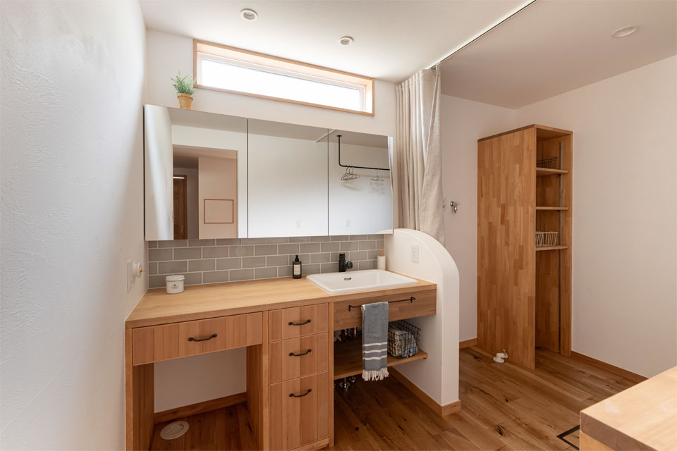 天然木キッチンの映える家