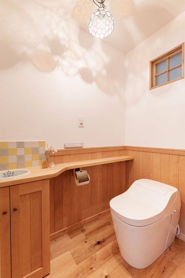 天然木キッチンの映える家