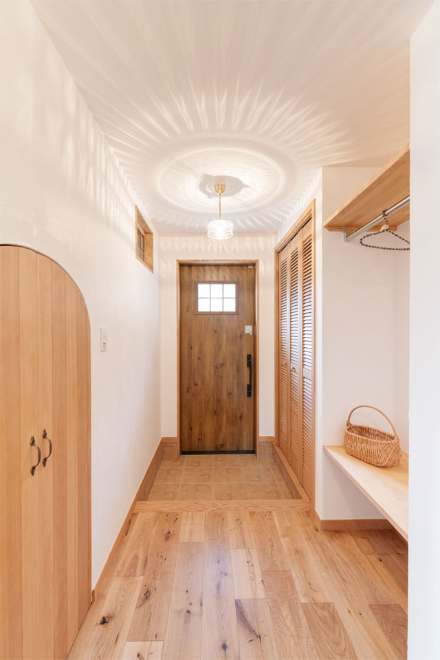 天然木キッチンの映える家