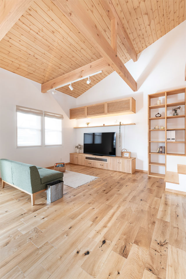 天然木キッチンの映える家