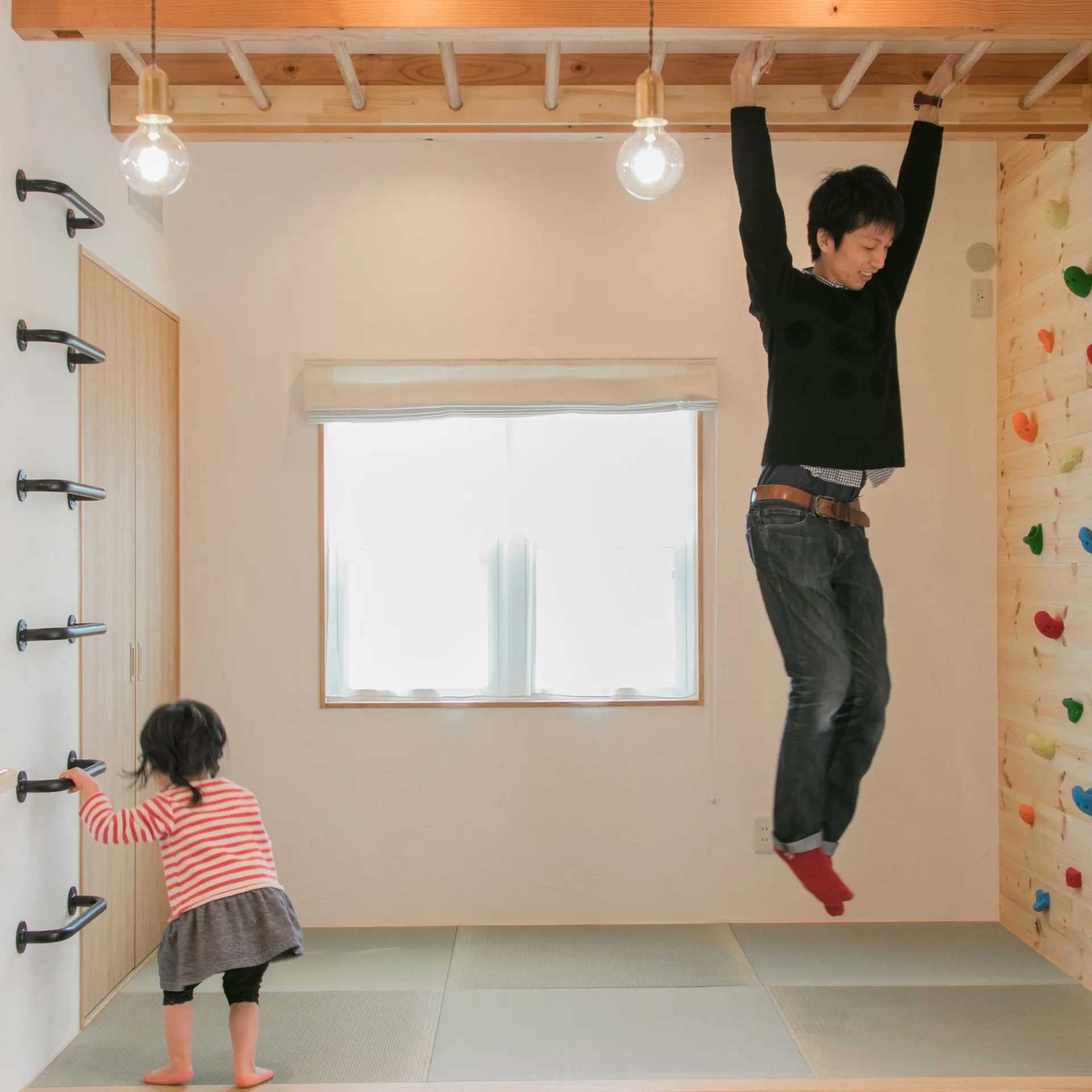 うんていとボルダリングのある家