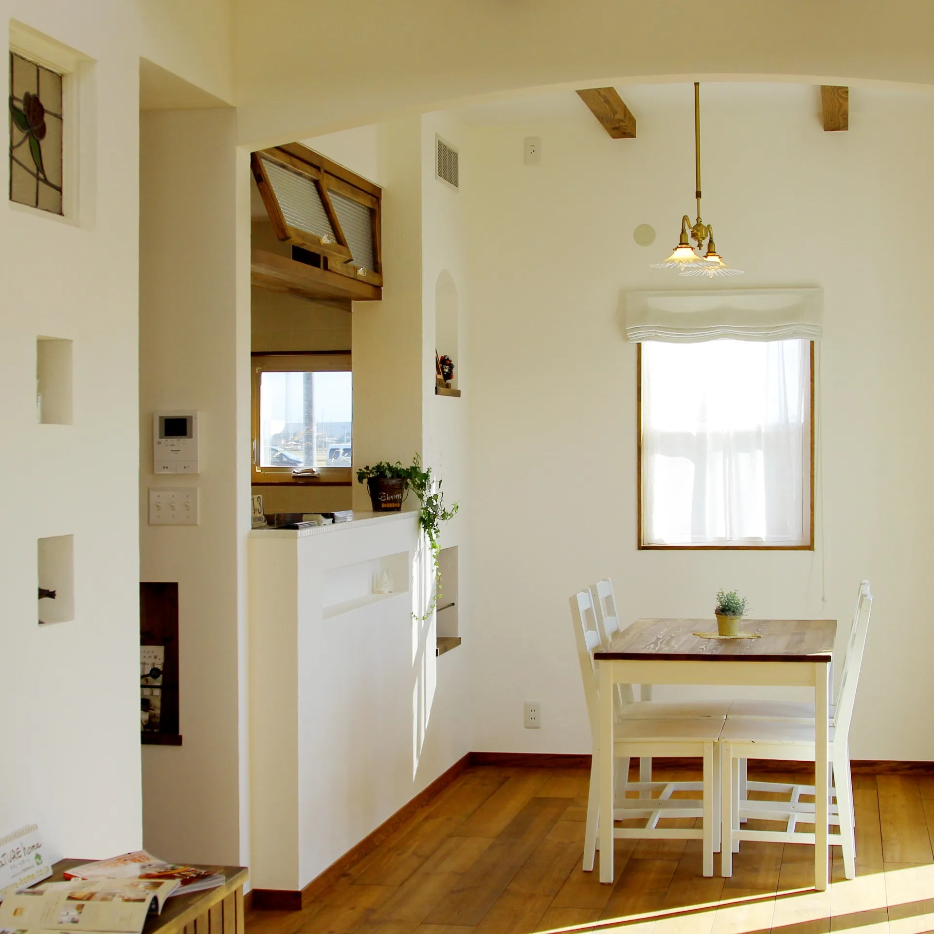 カフェスタイルのキッチンのある家