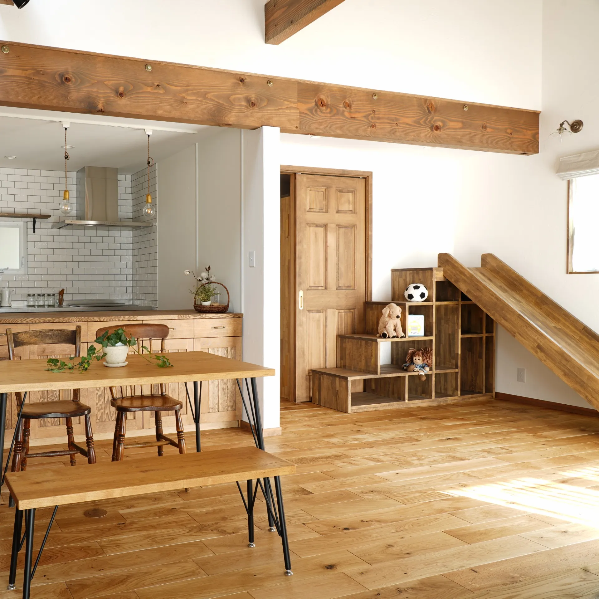 すべり台のある家