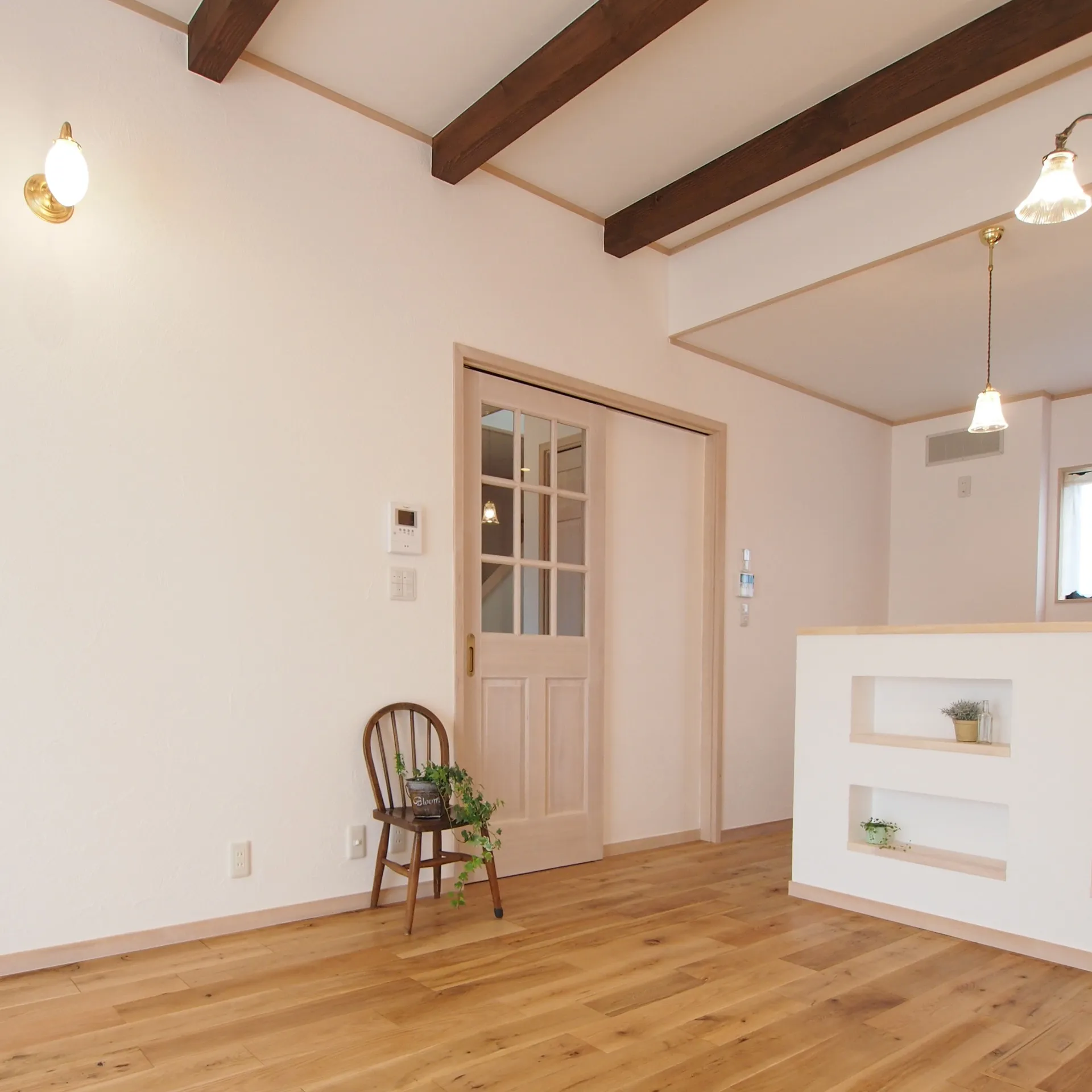 天然素材に囲まれた温かい家