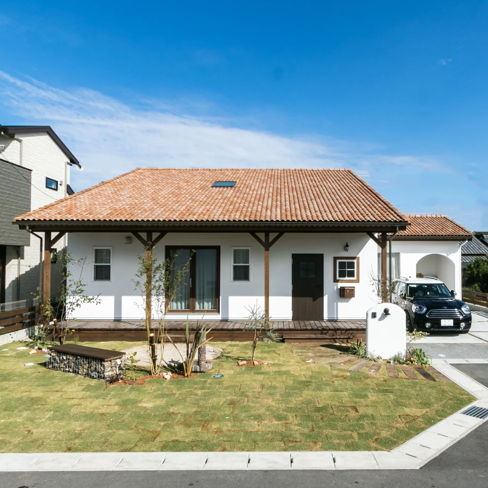 暮らしを楽しむ30坪の片流れ屋根の家