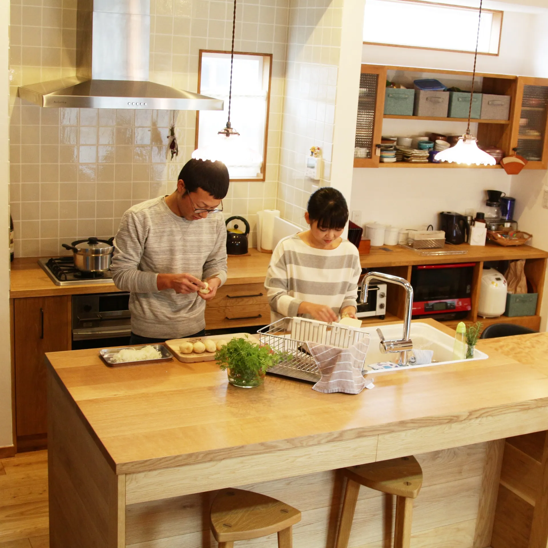 料理を楽しむ！木製キッチンのある家