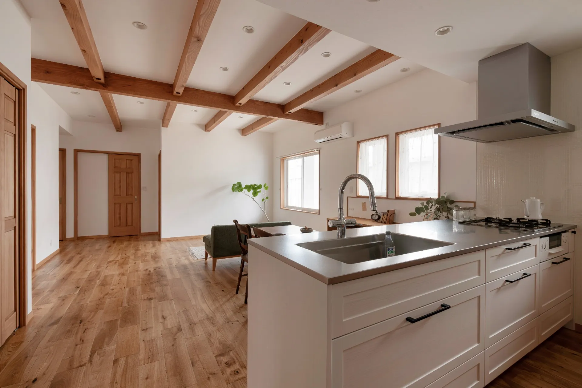 二世帯で暮らす平屋