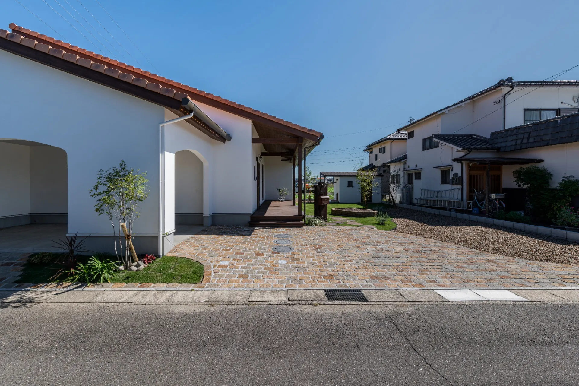 木の窓と暮らす、1.5階建ての家